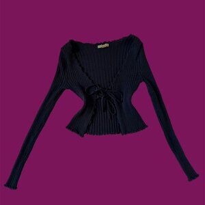xs/s black AE knit top with bow detailing